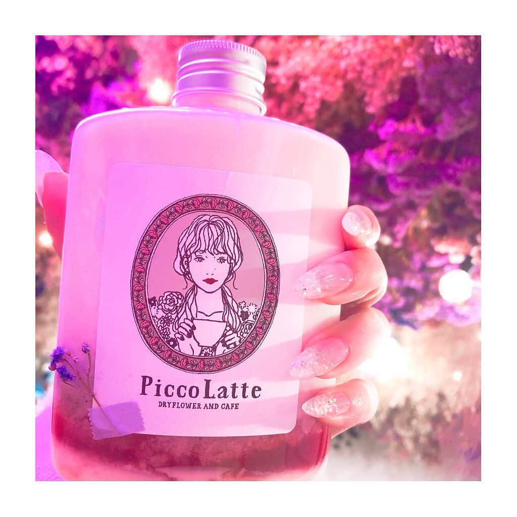 相田瑠菜さんのインスタグラム写真 - (相田瑠菜Instagram)「💗💜💗💜💗💜 Picco Latteの内装可愛すぎる♡ ドライフラワーておしゃれだよなぁ💭 🍓いちごみるく🍓 美味しかったよお～🐰✨✲*ﾟ 今度はゆっくり中でお茶したいな。 💜💗💜💗💜💗 #piccolatte #ピッコラッテ #カフェ  #カフェ巡り #カフェ好きさんと繋がりたい #カフェスタグラム #cafestagram #pink  #ピンク好きな人と繋がりたい #🍓 #🥛 #中崎町カフェ #大阪カフェ #liked #followｍe #happy #lovely #instagood #instalike #osakacafe #大阪観光 #japan」12月30日 14時39分 - _aina_official