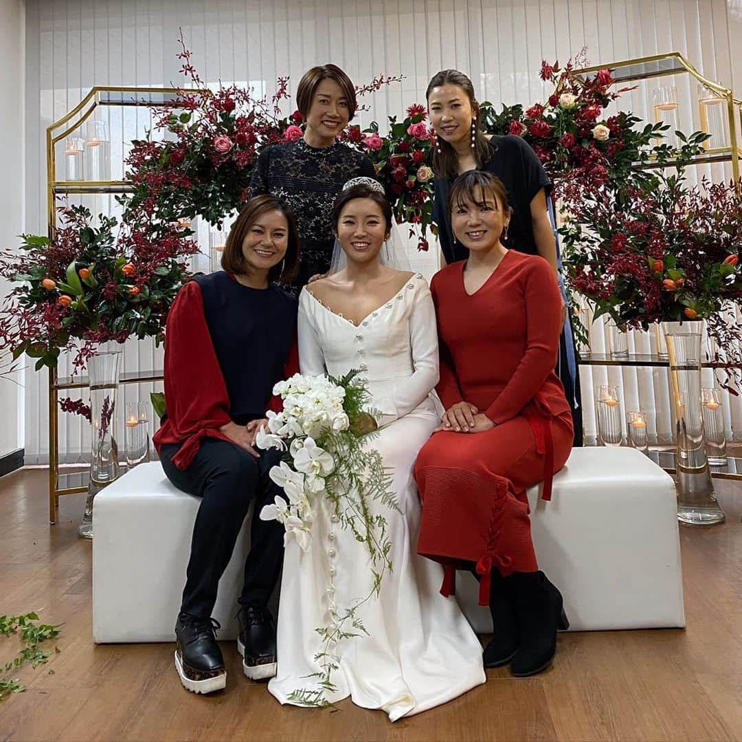 宮里藍さんのインスタグラム写真 - (宮里藍Instagram)「大好きなボミの結婚式へ💒👰❤️🤵🇰🇷✨ 本当に綺麗で、幸せそうなボミを見れて最高な気分に。更には旦那さんも本当素敵な方で、最高にお似合いでした！！ボミ、幸せになってね✨本当におめでとう！！！ #花嫁 #すっごい綺麗だった #素敵な夫婦 #おめでとう㊗️🎊🎉　I went to @bomee.lee ‘s wedding in Korea!! Absolutely beautiful 👰 bride and so happy for her. Thanks bomee for inviting us❤️❤️❤️ Have a wonderful married life!!! #happilyeverafter #beautifulbride #wedding #somuchlove」12月30日 15時22分 - ai_miyazato
