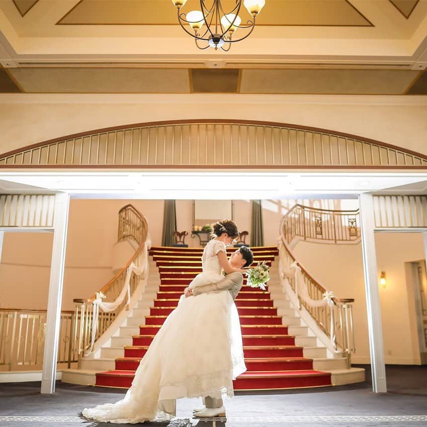 ホテルモントレウェディング【公式】 のインスタグラム：「♥ #montereyweddingstories2019 ￣￣￣￣￣￣￣￣￣￣￣￣￣￣￣￣ ＊＊＊30p／30p＊＊＊ . 『montereywedding』 . すべてはおふたりの、 最高にロマンティックな晴れの舞台のために。 . @montereyweddingをフォローして 『 #モントレ花嫁 』『 #ホテルモントレ』の タグをつけて投稿してくださいね＊*. . ◆ホテルモントレ公式HPはこちら* https://www.monterey-wedding.jp . #モントレ #モントレ花婿 #プレ花嫁 #卒花 #marry花嫁 #dressy花嫁 #farnyレポ #プラコレ ﻿#maricuru #dressy花嫁 #日本中のプレ花嫁さんと繋がりたい #ウエディングニュース #flower #ウェディングドレス #dress #結婚式 #披露宴 #結婚式場 #2019年秋婚 #2019年冬婚 #2020年春婚 #2020年夏婚」