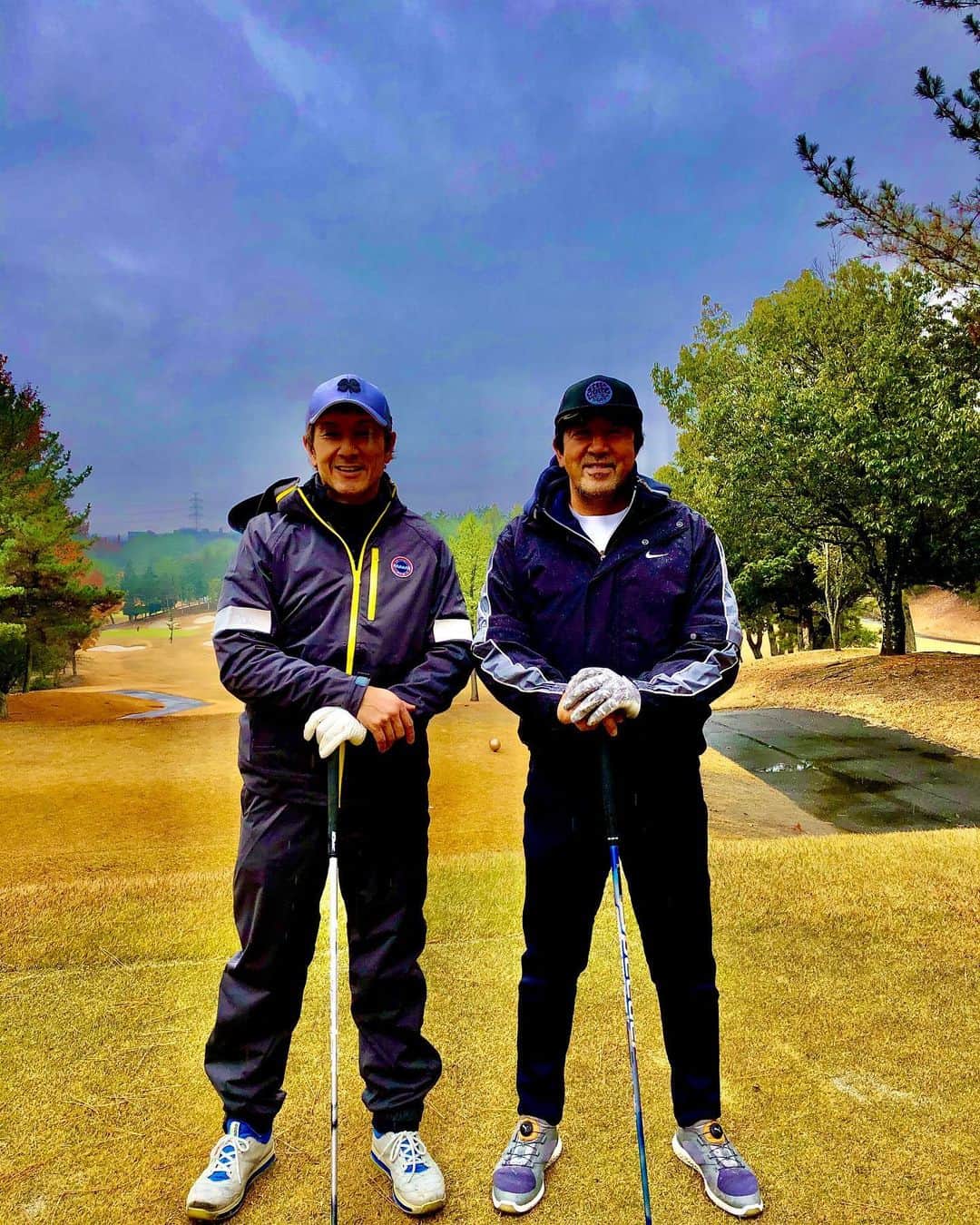黒岩唯一さんのインスタグラム写真 - (黒岩唯一Instagram)「今年の打ち納め！！ 雨の中、楽しみました！！ (加工で色がついて、凄いことに！！) #golf  #加工画像  #ラストゴルフ⛳️」12月30日 15時32分 - tadakazukuroiwa