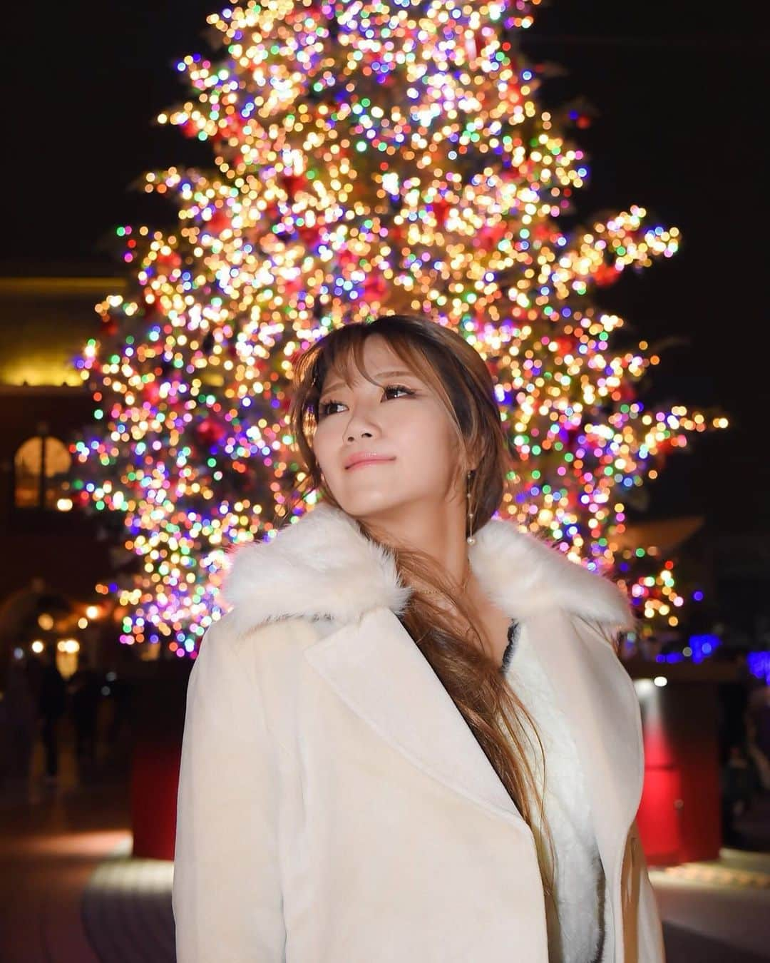 雪妃真矢さんのインスタグラム写真 - (雪妃真矢Instagram)「今年のクリスマスは気づいたら終わってたけど、 取材や撮影でツリーもイルミネーションもいっぱい見たし、 ディズニーもクリスマスモードだったし、 ネイルもツリーにしてたし、 忘年会でターキーばらばら解体したし、  なんだかんだ、 いいクリスマスだったよ♡  明日は大晦日！！」12月30日 15時38分 - mayayukihi