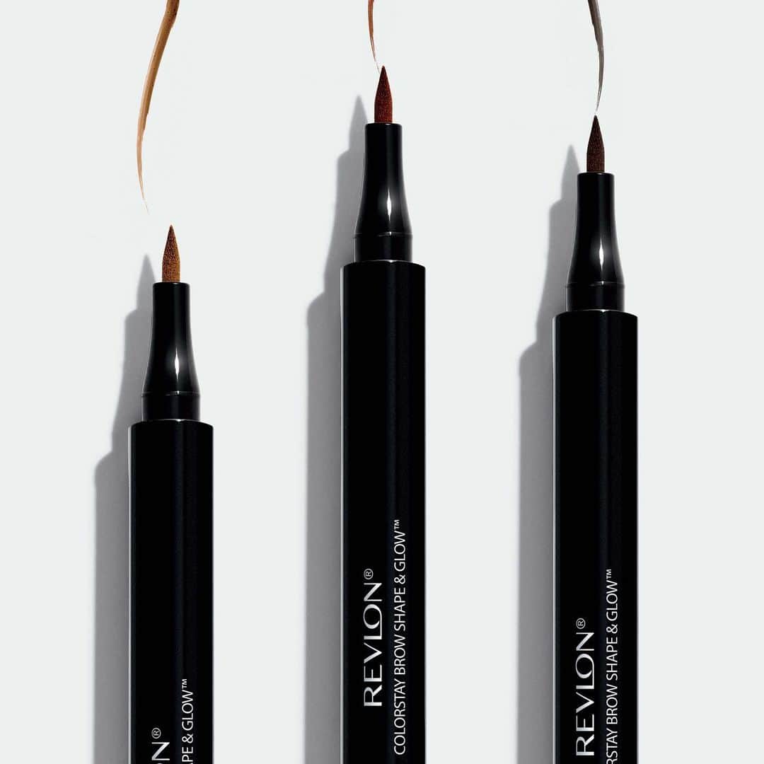 Revlonさんのインスタグラム写真 - (RevlonInstagram)「Sparse brows have met their match 🥊💥 The ultra-fine marker tip of #Colorstay Brow Shape & Glow draws fluid, hair-like strokes for natural-looking, full eyebrows 🖊  #ProTip: Follow the natural direction of your hair growth. So, at the inner corners 👀, move in an upward motion, and then switch to diagonal and horizontal flicks as you move outward!  #eyebrows #brows #motd」12月30日 7時03分 - revlon