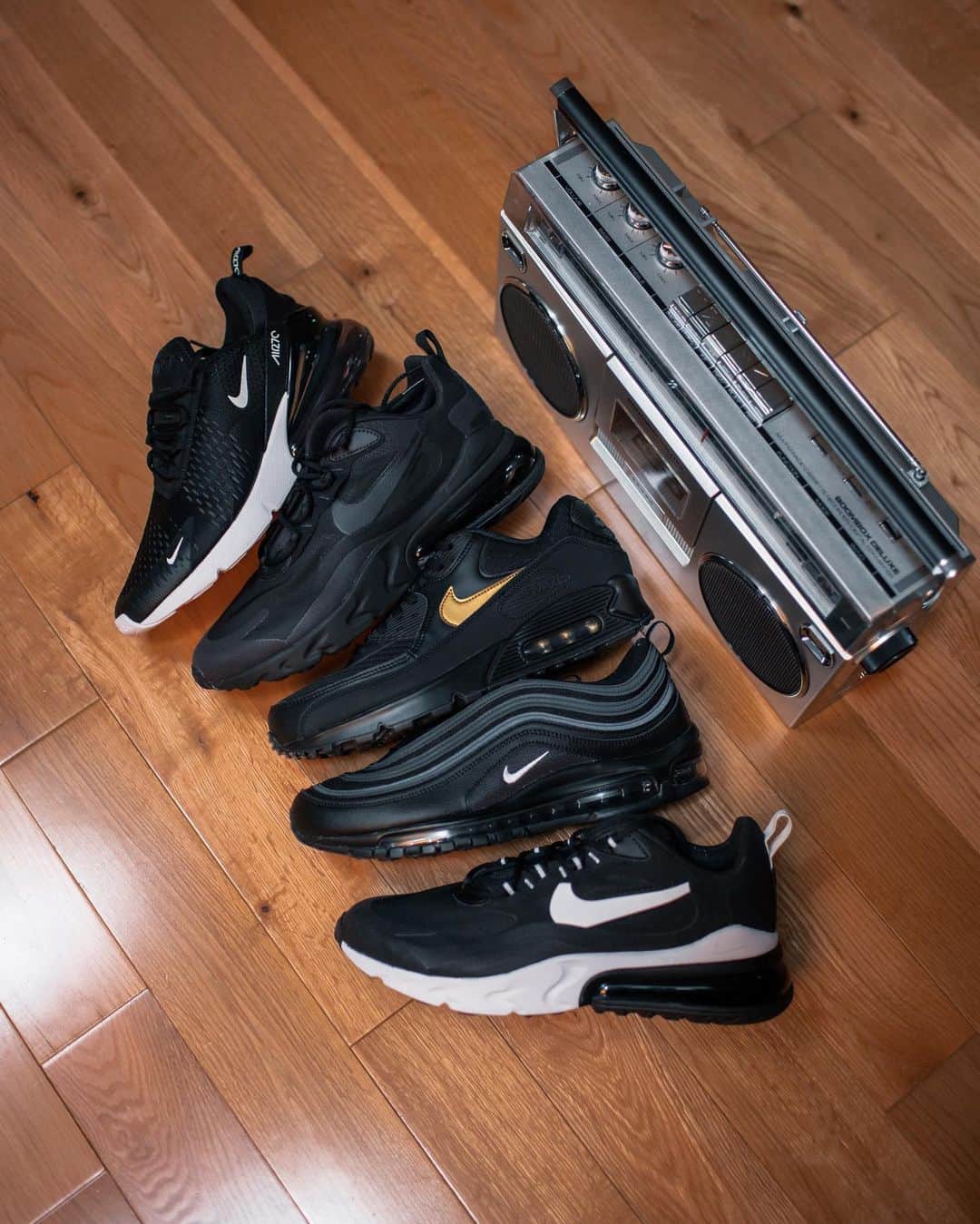 Foot Lockerさんのインスタグラム写真 - (Foot LockerInstagram)「⚫️ #Nike Air Max 'Black' Collection #DiscoverYourAir Available Now, In-Store and Online」12月30日 7時17分 - footlocker