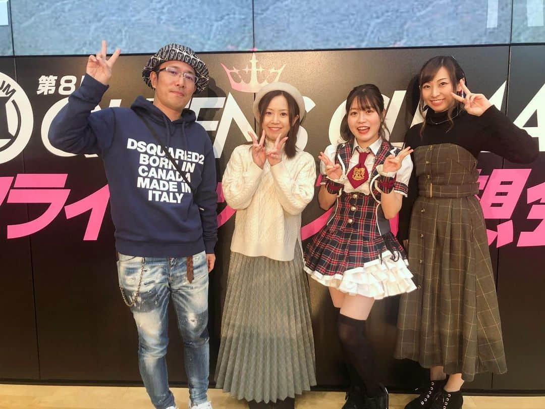 弘松菜摘のインスタグラム：「. . .  #ボートレース徳山 にて﻿ #クイーンズクライマックス﻿ ﻿ クライマックス予想会初日！﻿ ﻿ ご来場いただいた皆様﻿ YouTub LIVEにて配信みてくださった皆様﻿ ありがとうございました！！！﻿ ﻿ ﻿ ゲストは﻿ ういちさん、かおりっきぃ☆さん、みさおさん﻿ にお越し頂きました🥺✨﻿ ﻿ ﻿ 私が一方的に﻿ ボートの番組で見てる方々なので、﻿ 本当に嬉しかったのと同時に大緊張！笑﻿ ﻿ でも優しいゲストの皆様に﻿ たくさん助けて頂きました！﻿ ﻿ ﻿ 初日は外→イン→外→イン﻿ の日でした！！！﻿ 難しくてぜんぜん読めなかった〜😭！！！﻿ ﻿ でもたくさんボートレースのことを﻿ 勉強できた初日でした！！！！﻿ ﻿ ういちさんかおりっきいさんみさおさん﻿ ありがとうございました！﻿ ﻿ ﻿ クイーンズクライマックス特設サイト﻿ http://www.br-special.jp/2019QC/sp/﻿ ﻿ プロフィールのURLから飛べるように﻿ しときますので、ぜひ見てね！！！！﻿ ﻿ #ボートレース #ボレジョ﻿ #クイーンズクライマックス」