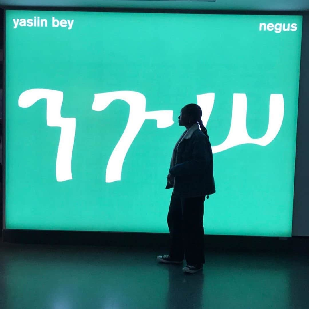 ブルックリン美術館さんのインスタグラム写真 - (ブルックリン美術館Instagram)「Snap a photo before stepping inside Negus, #yasiinbey's limited listening installation of his latest studio recording. Then, share your visit using #mybkm for a chance to be featured like recent visitors @jocelynn_williams @deamplified @maiazakara @theraw7 @jesshendrix @_arabenaa @theultimatehomegirl @descendentmc @_ariadne and @c_j_p_1982. Closing January 26, be sure to experience the music before it's gone! #yasiinbeybkm⁠⠀」12月30日 9時22分 - brooklynmuseum