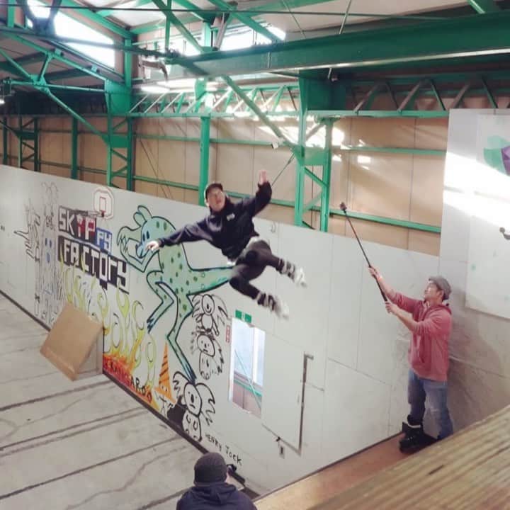 安床武士のインスタグラム：「Mission complete😎 📷 @ayumuhirap . @usdskates  @goodskates_inc  @canamonroad_japan  @lzbn_official  @papasu1048」