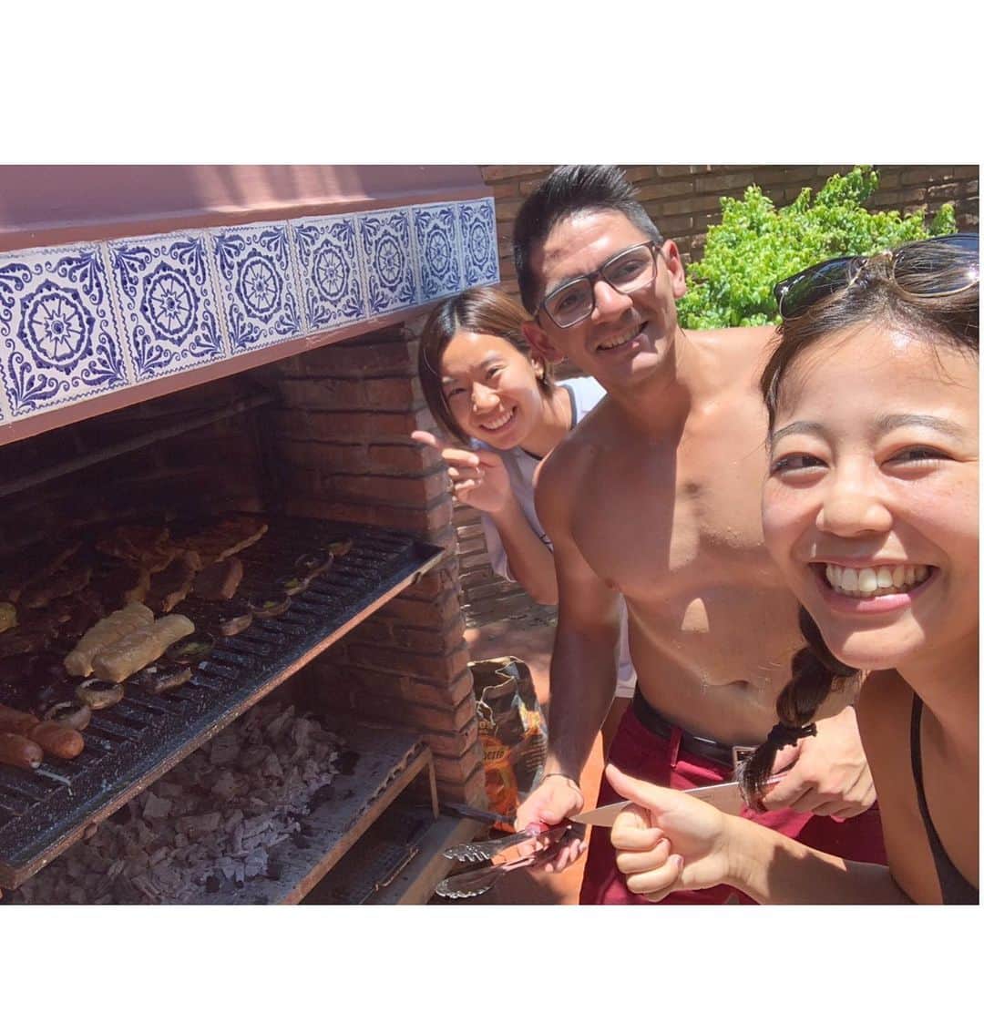 坂口佳穂さんのインスタグラム写真 - (坂口佳穂Instagram)「みんなでホームバーベーキュー！ 日本の夏にできなかったことが パラグアイの夏にできた❤️🤍💙 嬉しい😆  #バーベーキュー #パラグアイは主食が肉 #パラグアイ料理美味しいの #ソパパラグアージャが好き #みんな寿司好き #寿司作りレッスン #酢飯作るのが難しいらしい #グラシャス #マルセイロは私がいつも膝に手当ててへこたれてると毎度のこと息の吐き方を教えにきてくれる笑」12月30日 9時32分 - s_ka_ho