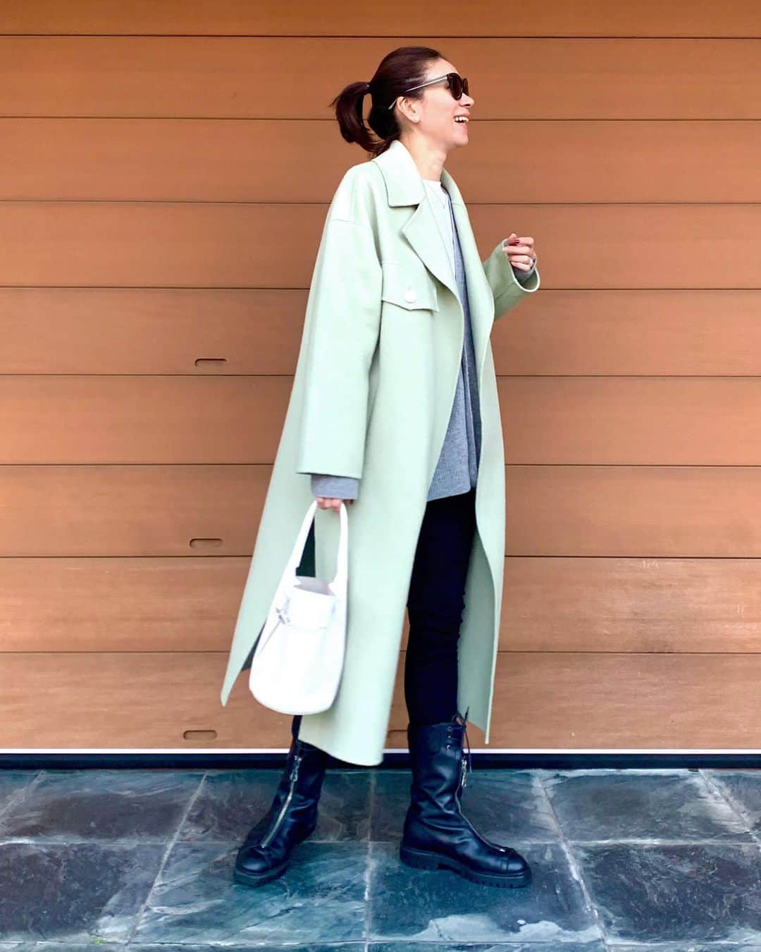 大日方久美子さんのインスタグラム写真 - (大日方久美子Instagram)「・ Outfit ☆ ・ Coat → @cookiechocolate_official  Knit → @s_essentials_  Bottoms → @shopbop  Boots → #gucci  Bag → #celine Eyewere → @oliverpeoples × @therow ・ ・ ミントグリーンで爽やかな気分に💚🥝🍏 ・ グレーカーデは上質で希少なタスマニアウールを使用しているのでカシミアみたいに温かいのが凄い👏🏻 ・ ブーツは19歳の時に初めてグアムのDFSで購入した思い出のもの。24年経った今、トレンドになってるブーツに似てるなぁ。と久しぶりにはいてみたら可愛いかった👏🏻❤️ ・ ・ #kumicloset」12月30日 9時37分 - kumi511976