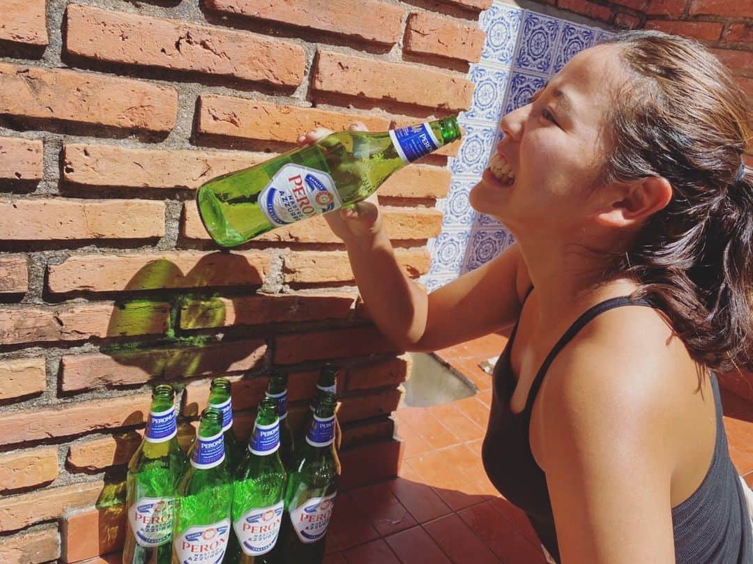 坂口佳穂さんのインスタグラム写真 - (坂口佳穂Instagram)「好きなビールは イタリアのペローニ💚❤️ #全部私が飲んだわけではない #礼華さんが映えと言って並べていたので #お邪魔しました」12月30日 9時43分 - s_ka_ho