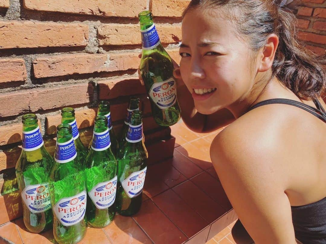 坂口佳穂さんのインスタグラム写真 - (坂口佳穂Instagram)「好きなビールは イタリアのペローニ💚❤️ #全部私が飲んだわけではない #礼華さんが映えと言って並べていたので #お邪魔しました」12月30日 9時43分 - s_ka_ho