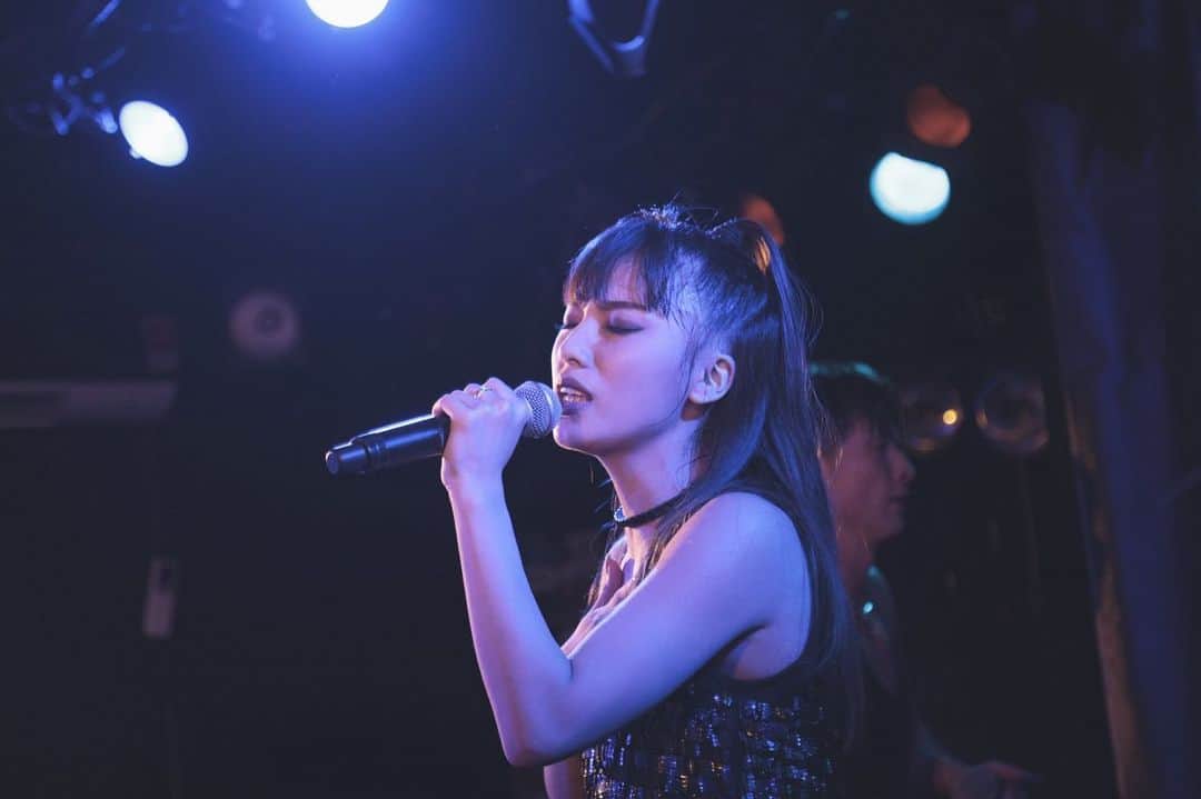 honoka のインスタグラム：「lol live tour 2019 lightning﻿ 15公演無事完走できました。﻿ ﻿ 今回のツアーは今までの中で﻿ 1番大好きなツアーになりました。﻿ 終わって欲しくなかったし﻿ 正直まだ終わったって実感ないぐらい﻿ 余韻に浸ってます、、、﻿ ﻿ なによりもステージからみる景色が﻿ 本当に大好きで15公演幸せでした。﻿ ﻿ 来てくれたみんな本当にありがとう！！﻿ ﻿ これからもみんなと一緒に﻿ 大きい夢をたくさん叶えていきたいです！﻿ ﻿ あー！もうほんまに終わったんかー。﻿ 寂しいなぁ、、、﻿ もう既に早くライブしたい、﻿ ﻿ 次は3.19の豊洲pitに向かって突っ走ります！﻿ ﻿ 2019年良い締めくくりになりました。﻿ ﻿ 本当に本当にありがとう！！」