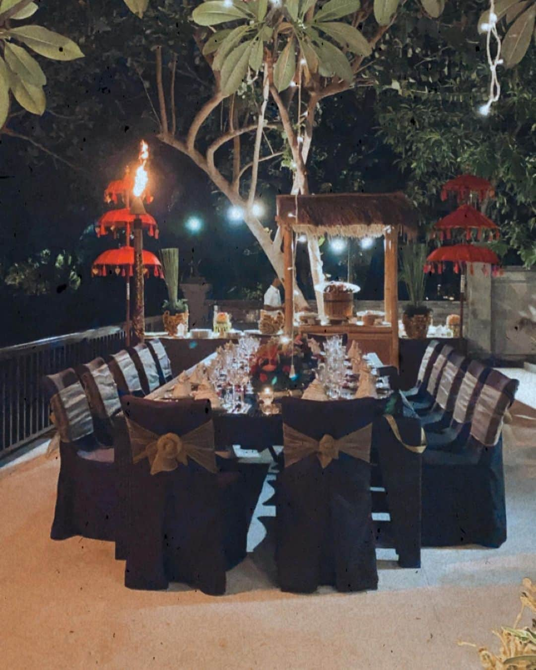 アグネス・モニカさんのインスタグラム写真 - (アグネス・モニカInstagram)「Hosted a Christmas family dinner last night at the very backyard of my villa 😎❤️ . . Thanks @sofitelbalinusadua for preparing such amazing dinner at the convenience of my private villa.. . . #AGNEZMO」12月30日 9時49分 - agnezmo