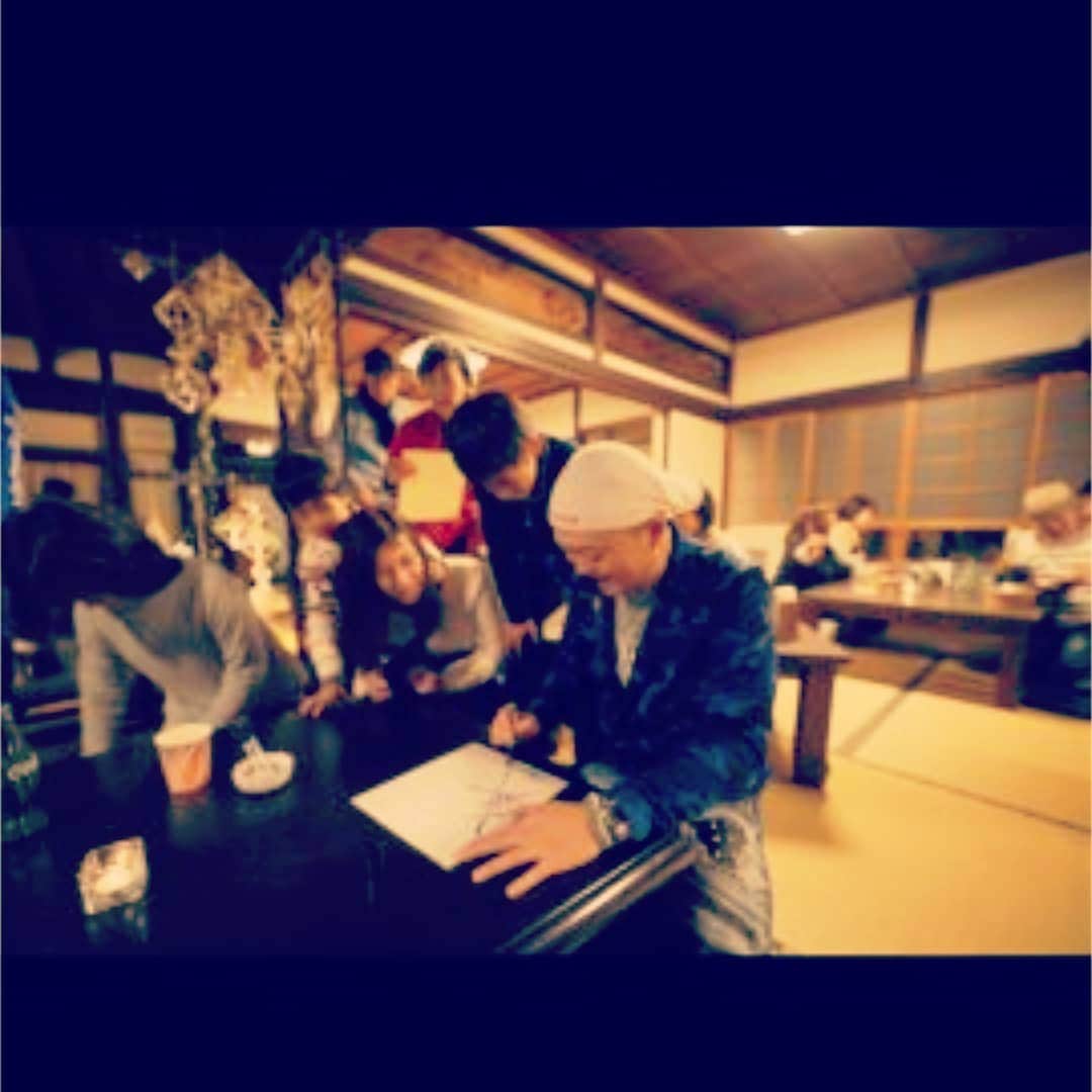 松本隆博のインスタグラム：「。 みなおは～ 今日は雨みたいなので、 パソコンの写真整理します ^^; 今年は異常に高温です、 蒸し暑くて半そでTシャツ でおります、、、ここは何処？ ヒントは、 「BIGわ！」(^o^)/ ～人生遊歩道～」
