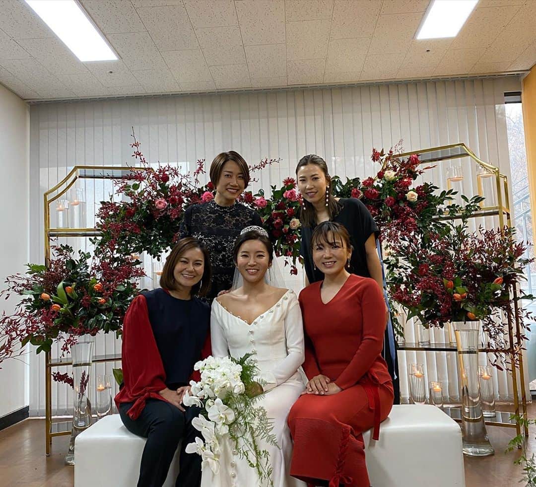 上田桃子さんのインスタグラム写真 - (上田桃子Instagram)「ボミの結婚式💒へ🇰🇷 すっごい可愛くて、旦那さんもとっても優しそうで幸せな時間でした♡  初めて韓国の結婚式を見たのですが 日本とは全然違ってまた新しい文化を見れた気がします🙌  とにかく、ボミ綺麗だったよーーー❤️おめでとう☺︎ ずっとずっと幸せにーーー❣️❣️❣️」12月30日 10時01分 - momoko3030