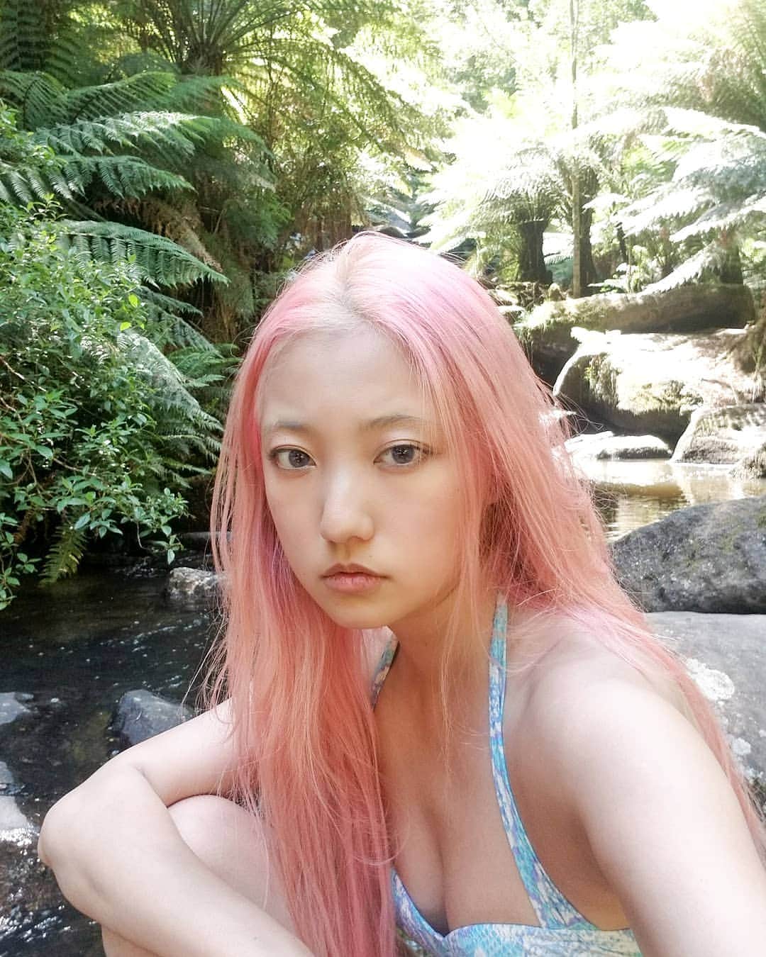 小林レイミさんのインスタグラム写真 - (小林レイミInstagram)「Endyear trip🏝🌞 #girlstrip #travelawesome #waterfall #nature #forest #traveldiary #pinkhair #pinkmood #bikini #beachgirl #elfin #endoftheyeartrip #2019 #summerholidays」12月30日 10時44分 - _reimi._____