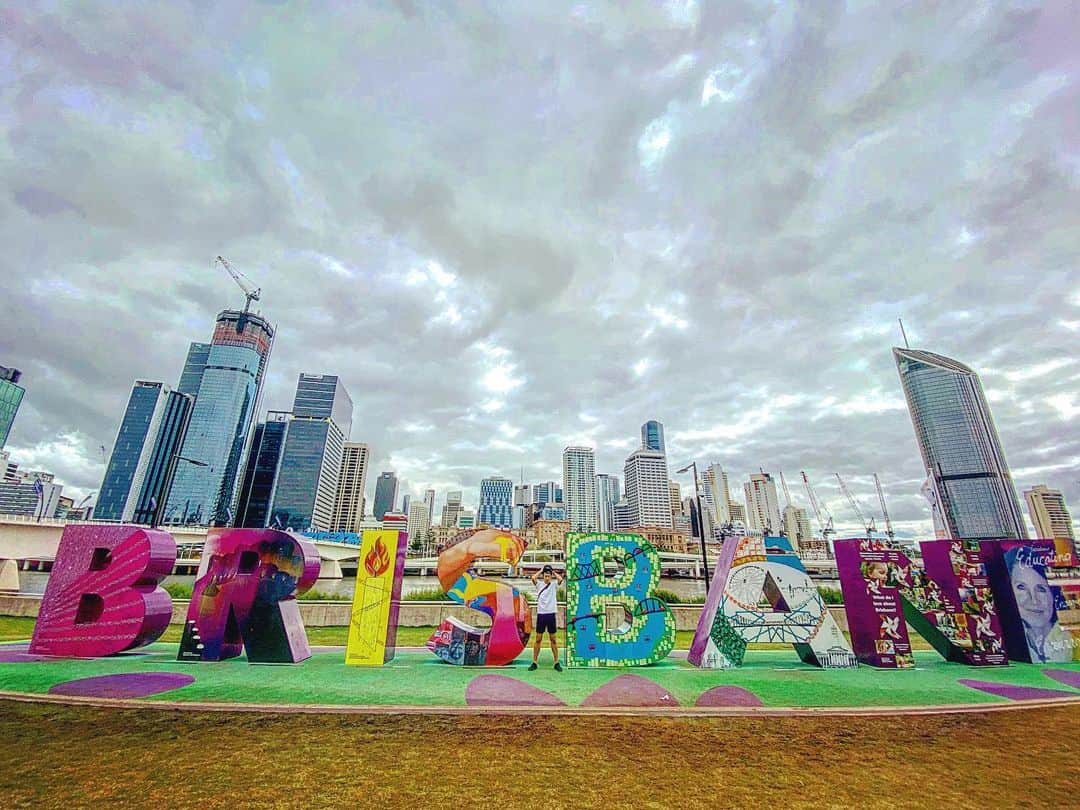 渡辺由布子さんのインスタグラム写真 - (渡辺由布子Instagram)「🏃‍♀️ ・ ＢＲＩＳＢＡＮＥ  #オーストラリア 自体は9月に#エアーズロック を訪れたばかりだけど、#ブリスベン は約15年ぶり！ 都会の中に自然やビーチが程よくあって、暮らしやすい要素がぎゅっと詰まっている。将来住んでみたい街のひとつにランクイン。  にしても、@iphone11pro.official の0.5広角レンズを使えばGoPro級の写真や動画が撮れちゃうから、これ一台で身軽に旅ができるようになった！  #running #jogging  #morning  #yoga #yogi #yogaeverywhere  #newyearstrip #NYE  #QLD ・ ・ 📍@visitsouthbank #brispane #queensland #australia #🇦🇺」12月30日 10時56分 - watanabe_yuko