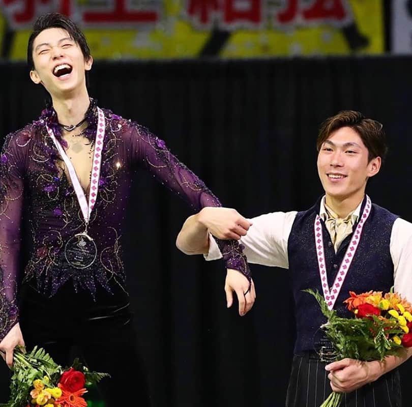  羽生結弦　ファンアカウントのインスタグラム：「彼は最も優秀なパフォーマーです 💕💕 #羽生結弦 #yuzuruhanyu #hanyuyuzuru #yuzuru #hanyu #yuzu #figureskater #japanesefigureskater #japan #figureskating #grandprix」