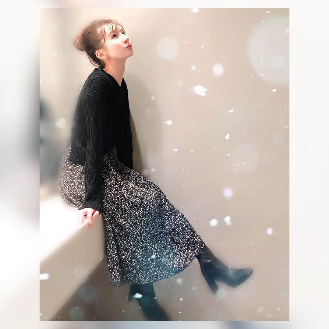 辰巳ゆいのインスタグラム：「みなさん！﻿ 今年も、ありがとうございましたーー❤️﻿ ﻿ 今年は、なんだかいろいろあった年でした。﻿ 落ち込んだりした事も多かったけど、、、﻿ ﻿ 楽しい事も沢山あったし♪﻿ ﻿ 今年も、ファンのみなさんと居られる事ができて楽しかったよん❤️﻿ ﻿ ﻿ ﻿ 今をもっと大事にしよう。﻿ 会いたい人には、迷わず会いに行ける時は会いに行く！﻿ もっと思った事を上手く伝えてられる様になりたい。﻿ とかとか、当たり前だけどなかなか出来ない事とかいっぱいあると思うけど、そーゆーのいろいろちゃんとしていかないとだなー﻿ なんて事をよく思う年だったなー💦﻿ ﻿ 今は今しかないし、将来なんてどーなるか分からないもんね💦﻿ 来年は、ここら辺も踏まえていろいろ頑張ろう♪﻿ ﻿ ﻿ 今年は、あと大掃除頑張りますw﻿ ﻿ ﻿ 2019年も、楽しくお仕事して、楽しくみんなと過ごせて幸せでした♡﻿ ありがとうございました😊﻿ ﻿ ﻿ ではでは、良いお年を〜❤️﻿ ﻿ ﻿ 昨日着たワンピース＆ニット（ @7things.official ）」
