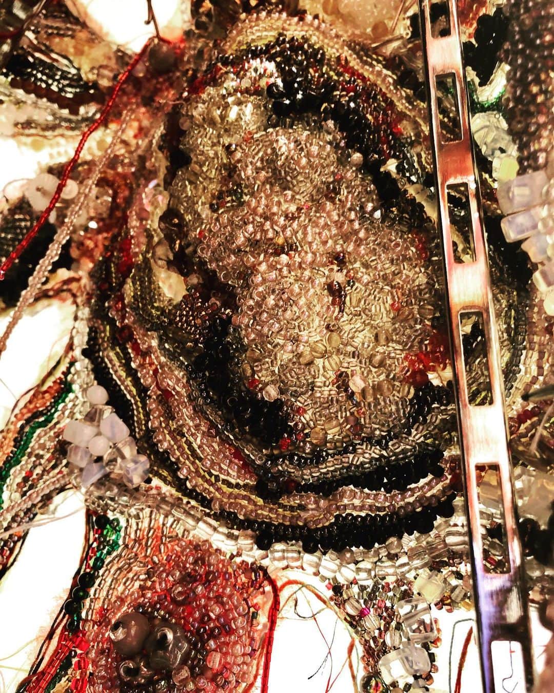 名越康文さんのインスタグラム写真 - (名越康文Instagram)「#ビーズ刺繍  #アート #宮本真帆 小さなテントの中に15年分の創作が。 まるで石窟寺院のようでした。」12月30日 11時11分 - nakoshiyasufumi