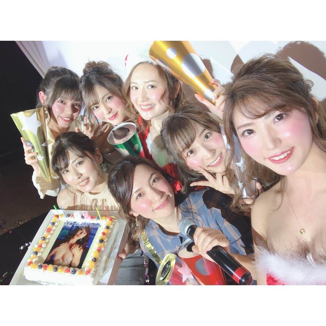 金子智美さんのインスタグラム写真 - (金子智美Instagram)「遅くなりましたが、12月22日に﻿ 金子智美は30歳になりました。﻿ あっという間に30歳です😳﻿ いいことばかりじゃなかった20代。。。﻿ 30代は幸せいっぱいな日々を﻿ 過ごせたらいいなぁ✨💓﻿ お仕事もプライベートも充実させ﻿ られるように頑張ります💪✨﻿ ﻿ 誕生日当日に撮影会とオフ会が出来て、﻿ 大好きな事務所のみんなとファンのみんなに﻿ お祝いしてもらえて早速幸せ者でした💓🥺﻿ プレゼントもチェキもいっぱいありがとう🙏🏻﻿ ﻿ 30歳の金子も変わらず、感謝の気持ちを﻿ 持って皆さまと会える時間を大切にして﻿ いきたいと思っているので、﻿ 引き続き撮影会やイベントに足を運んで﻿ いただけたら最高に嬉しいです💓﻿ ﻿ さ、奇跡の三十路って言われるように老いに抗っていくぞ！😤笑﻿ ﻿ ﻿  #金子智美 #グラビアアイドル #PIGROOM﻿ #三十路　#birthday  #selfie #me #i #自拍 #selfies #tbt #follow #swag #扎心了#followme #like #fashion #hair #make #tokyo #japan #selfie #f4f #ootd #photo  #l4l #instagood #맞팔 #tagsforlikes #몸스타그램」12月30日 11時23分 - kanesato1222