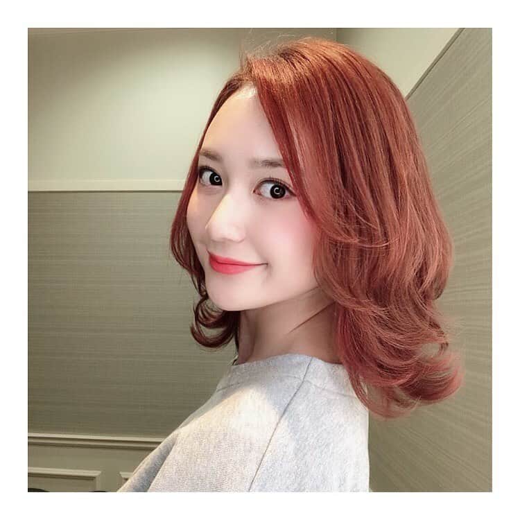 葉月ゆめさんのインスタグラム写真 - (葉月ゆめInstagram)「お世話になっている@yujiyamane さんが 今回も素敵にしてくれました 🍑🍊🍑🍊 (縮毛矯正をしているのでブリーチはしていません) ・ ・ 2019年最後にこんな可愛い色に出会えて嬉しいな〜 ♡ 2020年もよろしくお願いします 🤲🏻🦜🍇 #loanaroppongi #hairsalons #newhair #haircolor #ロアナ六本木 #ロアナ #美容院 #ヘアサロン #ヘアカラー #縮毛矯正 #ダメージ毛」12月30日 11時15分 - yume_hazuki