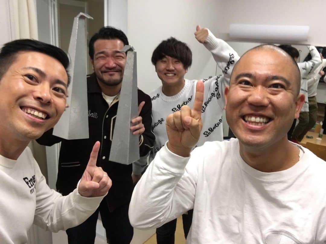 のインスタグラム：「同期楽屋😁楽しかったー  #コロコロチキチキペッパーズ　 #らぶおじさん  #アキラコンチネンタルフィーバー  #オールザッツ漫才　#ナダル くん　#西野　くん」