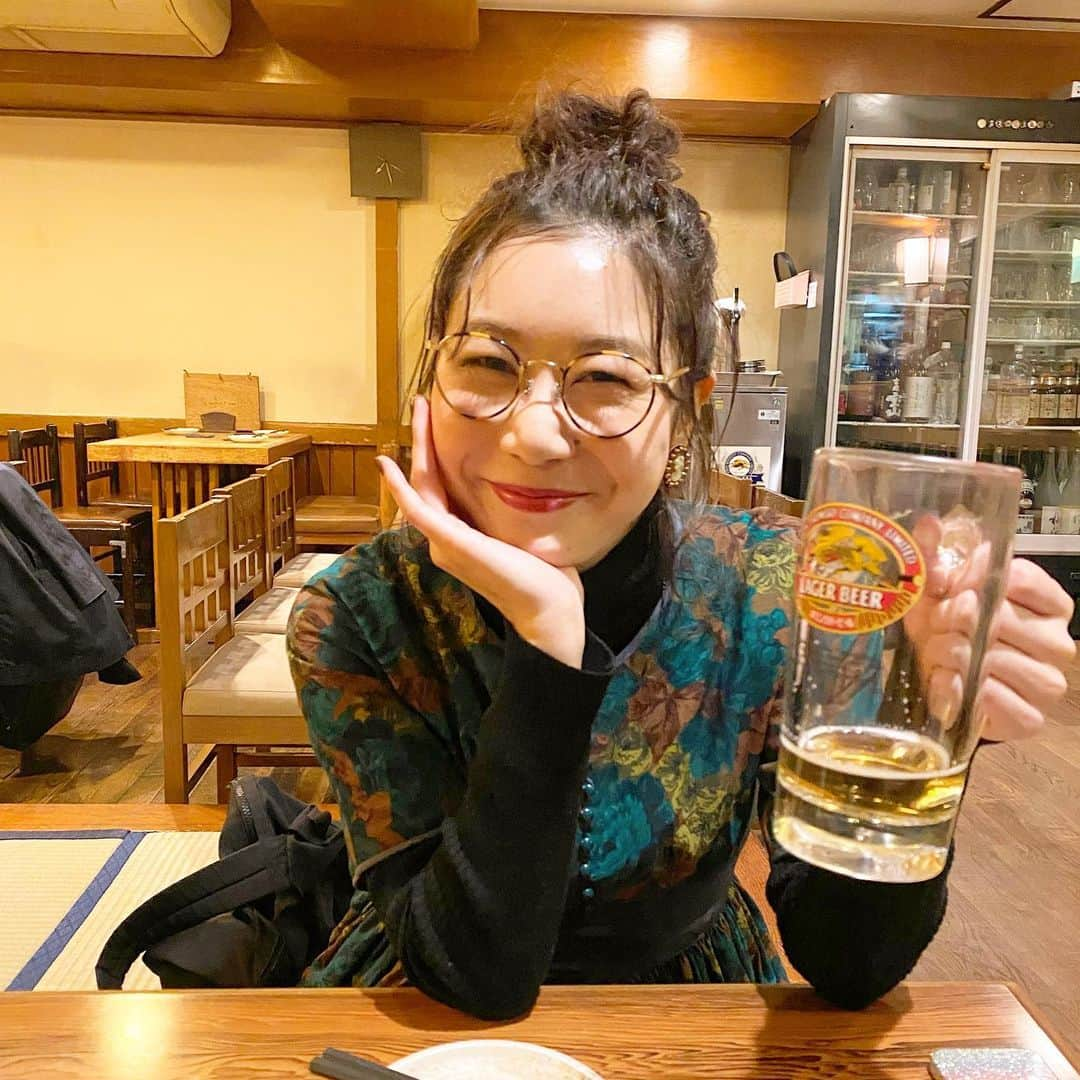 土岐麻子さんのインスタグラム写真 - (土岐麻子Instagram)「そういえばクリスマスの夜は、夫となんとなく入ったお店で偶然友達にバッタリ。「STRIPE」のMVに出てくれたゆみちゃん！ カウンターで友達を待ってたので、テーブルに移動してみんなで飲みました。 クリスマスの奇跡…」12月30日 11時34分 - tokiasako