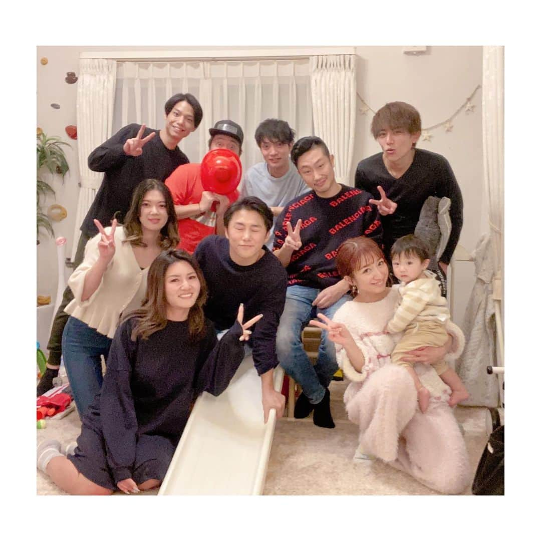 辻希美さんのインスタグラム写真 - (辻希美Instagram)「皆💕 昨日はありがとう💕  #我が家で忘年会 #忘年会 #テル　目つむってる #笑 #賑やか #皆でゲームしたり #語ったり #ご飯食べて #踊って #楽しかった❤️ #2019年もありがとう #今年も後２日  #ヤバイな #💦」12月30日 11時46分 - tsujinozomi_official