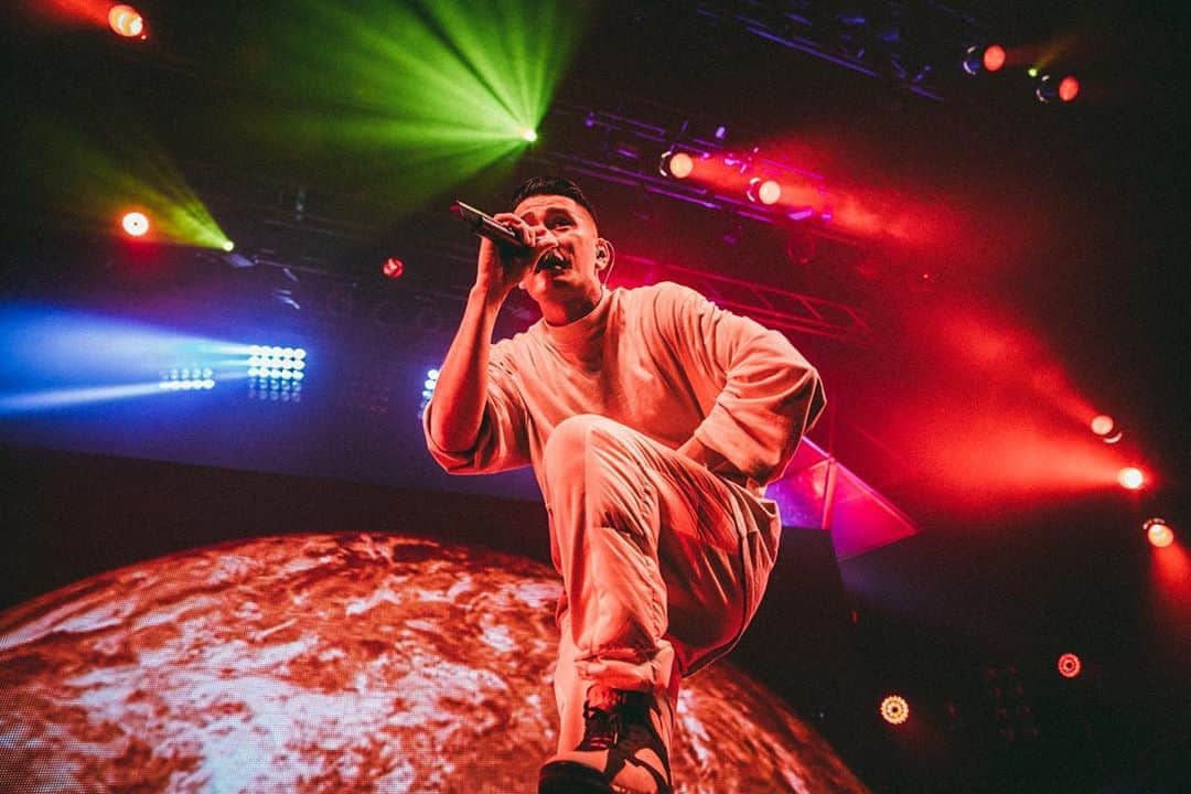 AKLOのインスタグラム：「More photos!! 📷: @yukubo  あと今夜20:00 REGULARのREGULARのMV公開するよ🥶」