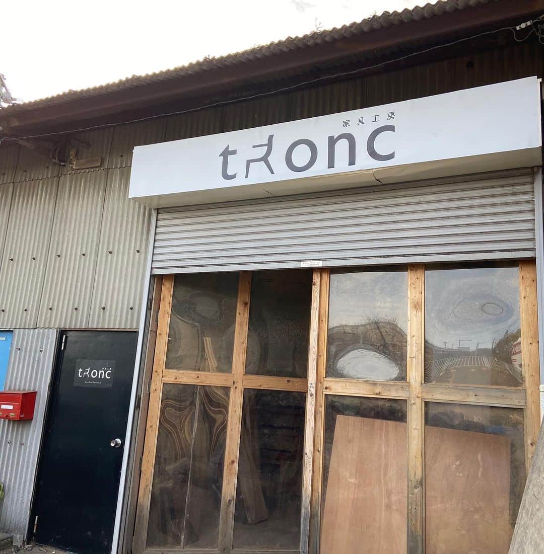 【公式】やめるときも、すこやかなるときものインスタグラム：「‪﻿ 壱晴の家具工房「tRonc」を初公開‼️‬﻿ この場所が壱晴の大切な場所✨﻿ ﻿ #tRoncと書いてトロンと読みます﻿ #もうすぐ﻿ #この場所で…﻿ #もうすぐ﻿ #放送開始﻿ #もうすぐ﻿ #お正月﻿ #もうすぐ﻿ #2020年﻿ #もうすぐ﻿ #運命の恋スタート﻿ #やめるときもすこやかなるときも﻿ #シンドラ﻿ #藤ヶ谷太輔﻿ #奈緒﻿ #1月20日スタート」