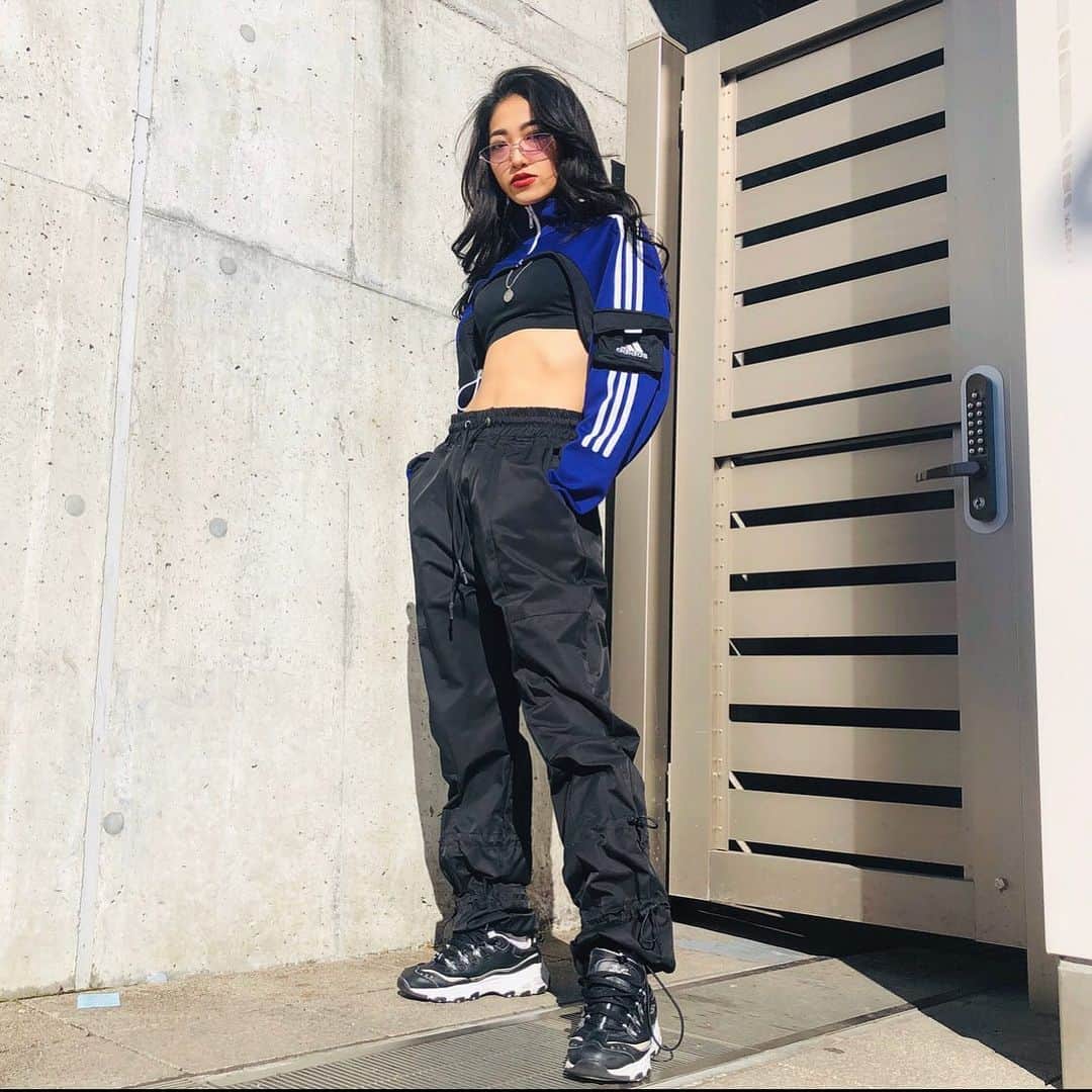 のインスタグラム：「ㅤㅤㅤㅤㅤㅤㅤ MABATAKI select item nylon pants (トップス、スニーカーはスタッフ私物です)ㅤㅤㅤㅤㅤㅤㅤ ㅤㅤㅤㅤㅤㅤㅤ ※通販ご希望の方はDMにてお問い合わせください。 #tokyo #shimokitazawa #mabataki #mabatakiselectitem #windpants #東京 #下北沢 #古着 #下北沢古着屋 #マバタキ #ブランド古着  ㅤㅤㅤㅤㅤㅤㅤㅤㅤㅤㅤㅤㅤㅤ」