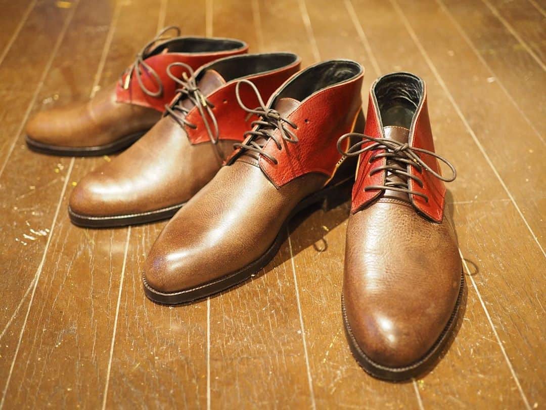 花田優一さんのインスタグラム写真 - (花田優一Instagram)「、﻿ ご夫婦の靴。﻿ 微妙に革の厚さや種類を変えてお揃いのように仕上げる。﻿ ﻿ 向上あるのみ。﻿ ﻿ ﻿ #shoes #yuichihanada #craftsman #craftsmanship」12月30日 12時05分 - yuichihanada_official