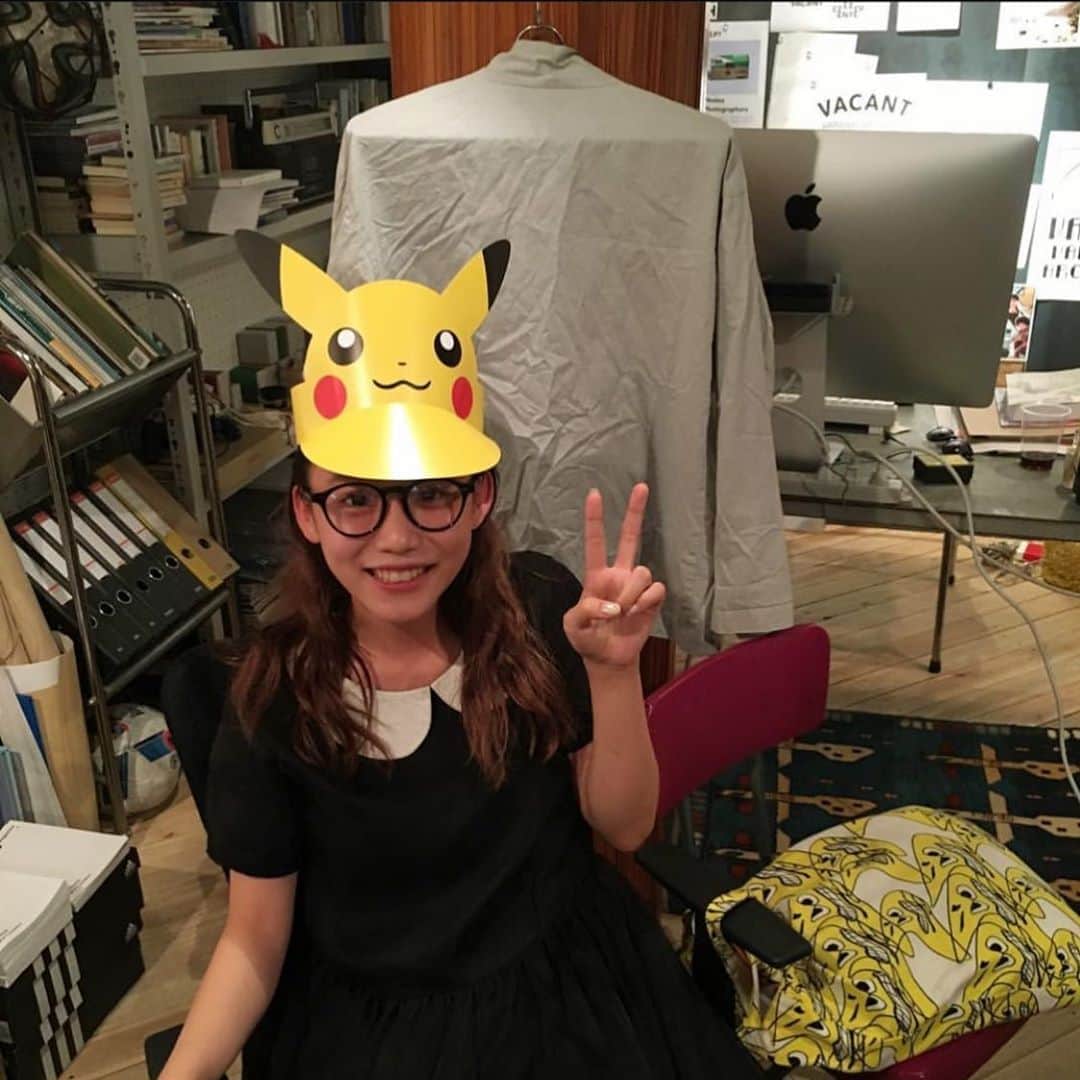 Baekのインスタグラム：「先日VACANTに行ってきました。 まだ武蔵美に通っていた時、今のお仕事を始める前にインターンとして働いていたんです。まだ日本に来てそんなに時間も経ってなかったし、生まれてはじめての社会経験だったんですが、いつもいろんなイベントがあって勉強になり、たくさんの友達、家族みたいな人々にあえました。 とても楽しい、大切な思い出がたくさんです。 ここで出会ったみんなにこれからも素敵で楽しい日々がたくさんつづくように ありがとうございました！」