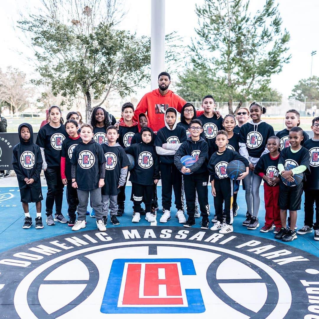 ポール・ジョージのインスタグラム：「Thank you Palmdale for coming out today. As a kid Domenic Massari Park was where I grew up, it’s where I learned how to play basketball, it’s where I took my first field trip, it’s also where I ran the courts! 😈 today I was able to renovate and expand the park! I love the community that raised me and I will continue to help inspire the youth! Today is officially declared Paul George day in Palmdale. Thanks to everyone for their hand in helping make this dream come true!」