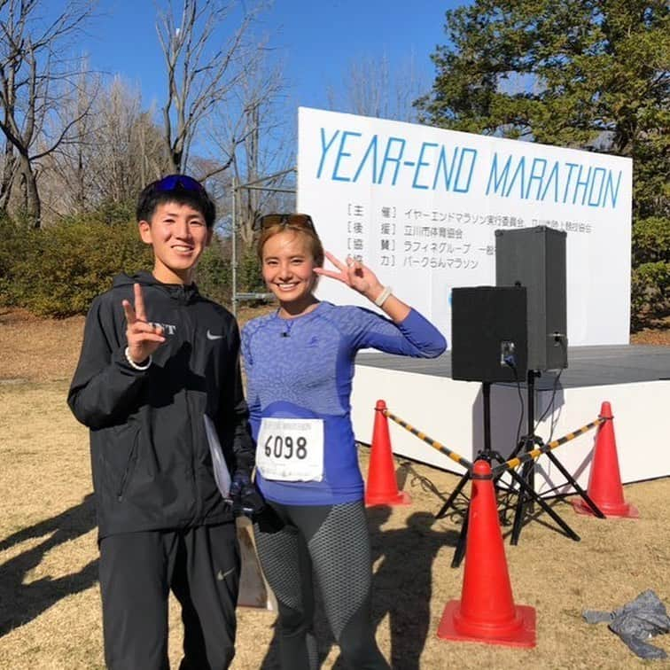 佐野千晃さんのインスタグラム写真 - (佐野千晃Instagram)「昭和記念公園YEARENDMARATHON！！﻿ ﻿ 今年5月にホノルル駅伝優勝を一緒に成し遂げたチームCPFUの大蔵さん、元気さん、ハリーさん、初対面ですが鬼速いSSLABのへんみさんと共に10km走り納めしてきました！﻿ ﻿ あまり練習を詰めておらず思ったようなタイム設定はできませんでしたが、苦しい時に前に進む走りが出来た気がします。﻿ ﻿ ただただ心肺機能が弱まってる感じがするので負荷の強い練習を詰まないとなぁと課題も見つかりました。﻿ ﻿ 1人じゃエントリーすらしなかった大会ですが、仲間が誘ってくれて仲間が一緒に走ってくれるこの環境に感謝する時間になりました。﻿ ﻿ 声をかけて頂いたりDMで見かけたと言ってくれたり、ランナーとしても知名度が上がりつつあるのも嬉しい限りです。﻿ ﻿ ちょこちょこ大会にいますのでもっと話しかけてください。←﻿ ﻿ YEARENDMARATHON、楽しかったあああああああああ！！！！﻿ ﻿ #run #running #marathon #フルマラソン #マラソン #マラソン女子 #人生自由自在 #走る女子 #ファッション #ウェア #楽しく走る #ランニング #ジョギング #YEARENDMARATHON #走り納め #仲間 #大事」12月30日 12時11分 - sanochiaki810