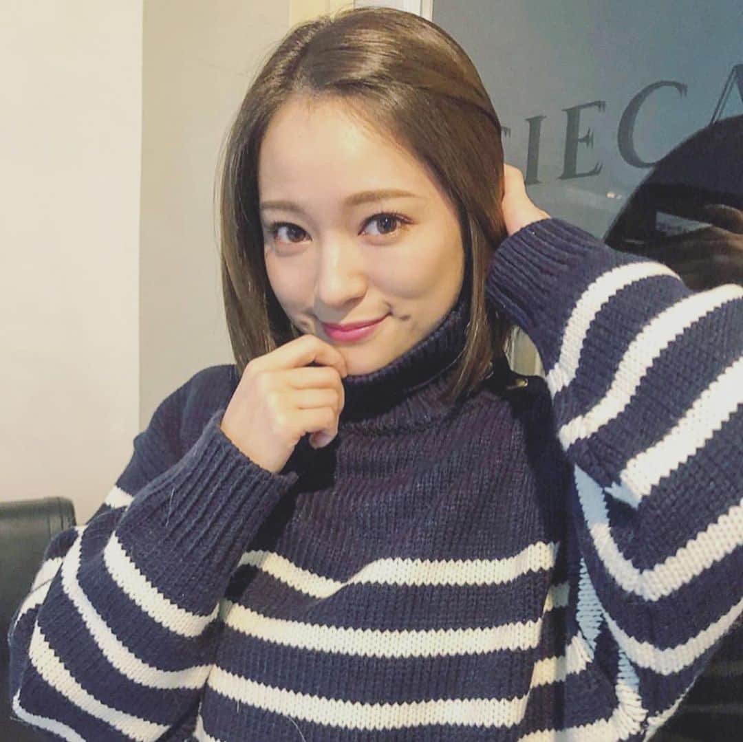 野口和弘のインスタグラム：「chayちゃん今年最後のメンテナンス。 . 今回はしっかりめに切って軽さも出したよ。カラーは安定のブルージュです。 . ツアー始まるみたいだからみんなチェックな！ . @chay1023_official . #cieca. #ciecanoguchi」