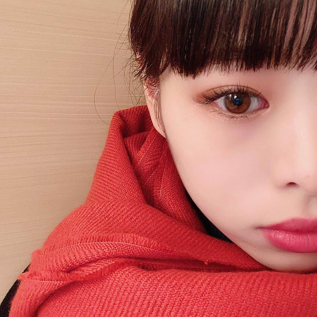 川本莉菜さんのインスタグラム写真 - (川本莉菜Instagram)「5年振りにマツエクしました😯💕🖤 あやかありがと〜！ 朝のメイク時間が短縮される✌🏻❣️ . . . . . #me #ad #eyelashextensions #selfie #makeup #マツエク」12月30日 12時31分 - kawamoto.rina