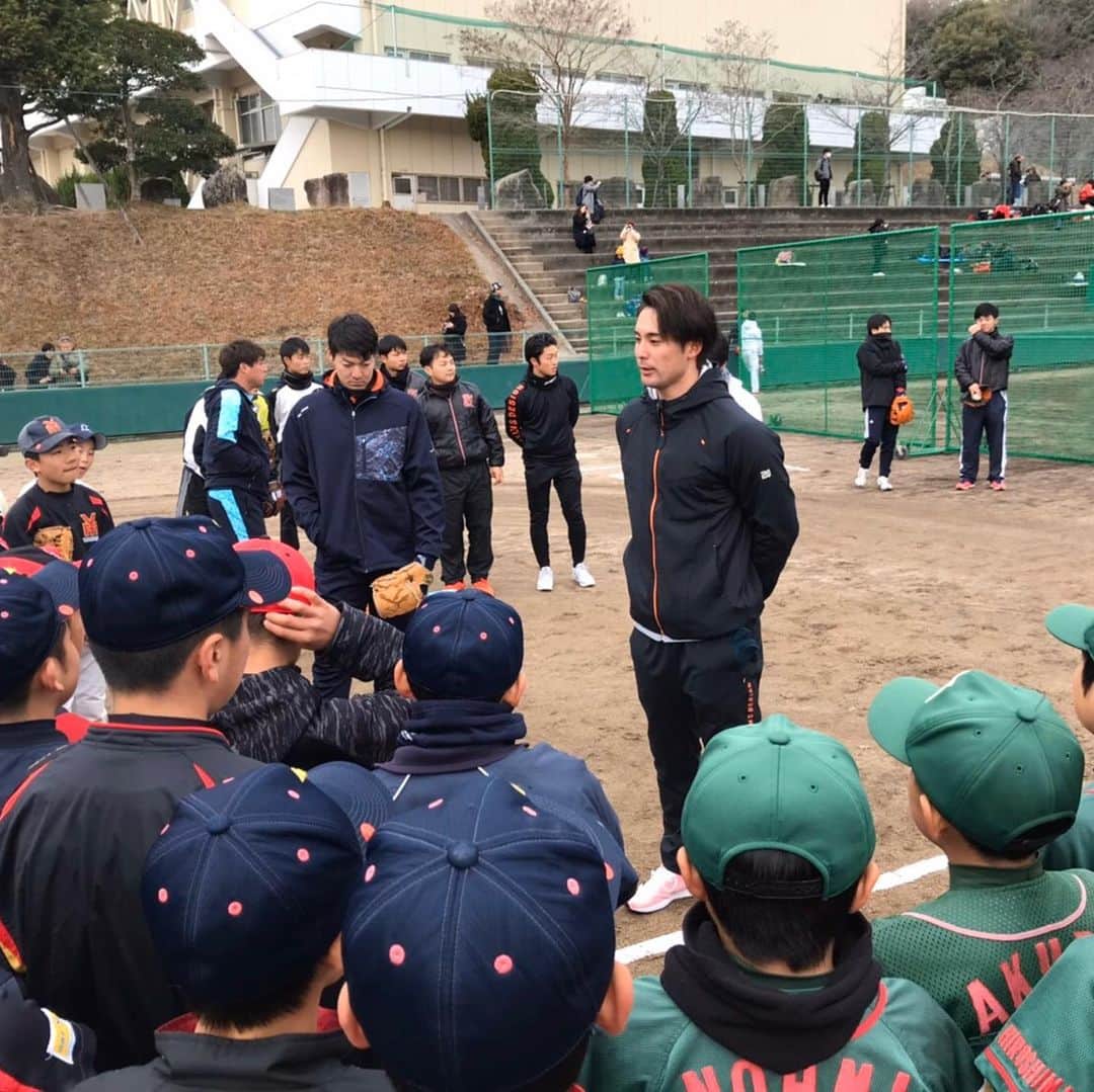 上原健太さんのインスタグラム写真 - (上原健太Instagram)「あっという間の広島でした。。 小学生達への野球教室にも参加させてもらい多くのプロの先輩方や後輩にも会えました！ そして、子ども達の相手をするのは本当に難しい。笑 あとはOB会があったり、塁大に会いに行ったり、友達の子どもにも会いに行ったり、高校の同期にも会ったり、やる事多過ぎて大変でしたがとても充実した広島でした！  これから本当の帰省します！  #小林誠司#藤川俊介#土生翔平#野村祐輔#上本博紀#有原航平#福田周平#吉持亮汰#白濱裕太#上原健太#吉川光夫#佐野恵太#上本崇司#中村奨成#太田光」12月30日 12時53分 - kenta.uehara20