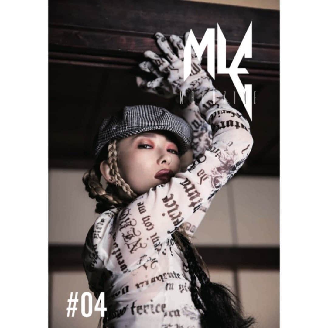 加藤ミリヤさんのインスタグラム写真 - (加藤ミリヤInstagram)「ファンクラブ会報誌「MLC MAGAZINE #4」毎年クリスマスにカードとともに送付させていただいています。 今年もすてきな一冊にしあがりました。 会員のみんな今年もありがとうございました！ @photoby217  @ribbon8  @ikukoshindo  #MLC #loveheartclub」12月30日 13時02分 - miliyahtokyo