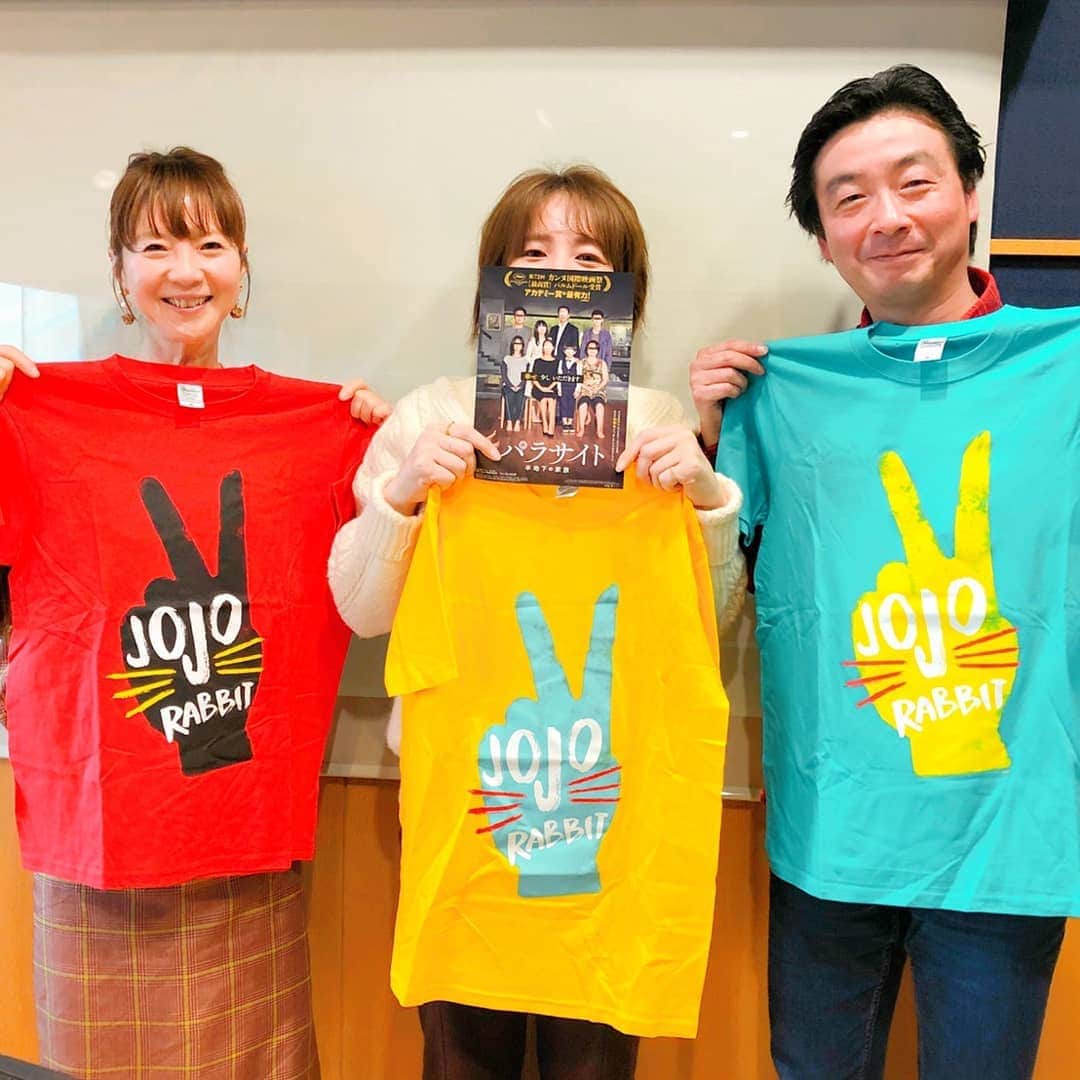 のインスタグラム：「映画のお話しました‼️その三人組で今日プレゼントのTシャツ‼️ジョジョラビット🐰面白そう🎵絶対に観に行く‼️」