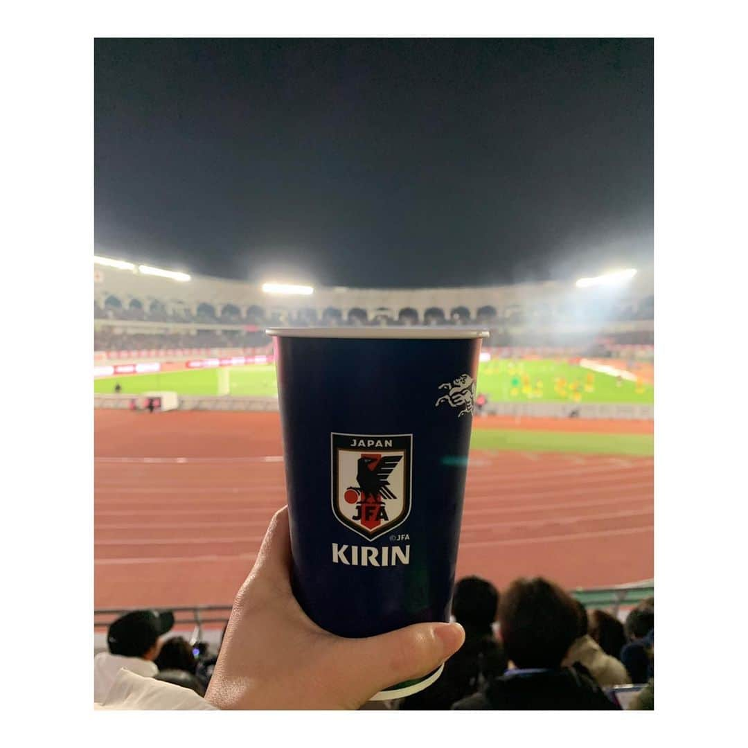 峰麻美さんのインスタグラム写真 - (峰麻美Instagram)「今年最後のサッカー、遠征、そしてスタジアムビール⚽️🍺 終わり良ければ全てよし❗️な感じの9-0快勝、ありがとうございました😊  #soccer #football #daihyo #japannationalteam  #samuraiblue #u22 #東京五輪 #キリチャレの日 #ジャマイカ戦 #長崎 #トラスタ #beer #ilovebeer #beerstagram #ビール #ビール党 #ビール部 #ビアスタグラム #ビール女子 #ビール好き女子 #ビールクズ #クズ活 #居酒屋すたじあむ諫早店」12月30日 13時11分 - asaaaaami.0702