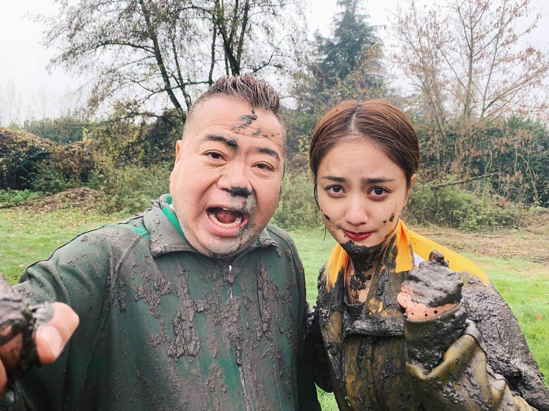 のインスタグラム：「泥まみれ。😑😑🤣🤣💕 #イッテQ #マジシャン出川」