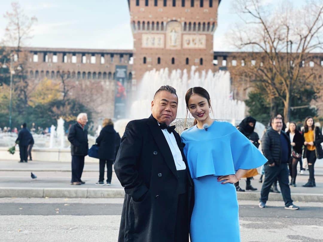 のインスタグラム：「最初本当に咳き込み始めたと思って本気で心配してしまった私はマジシャンDegawaにまんまと騙されました。😑😑😑💝 ワンピース @sophieetvoila」