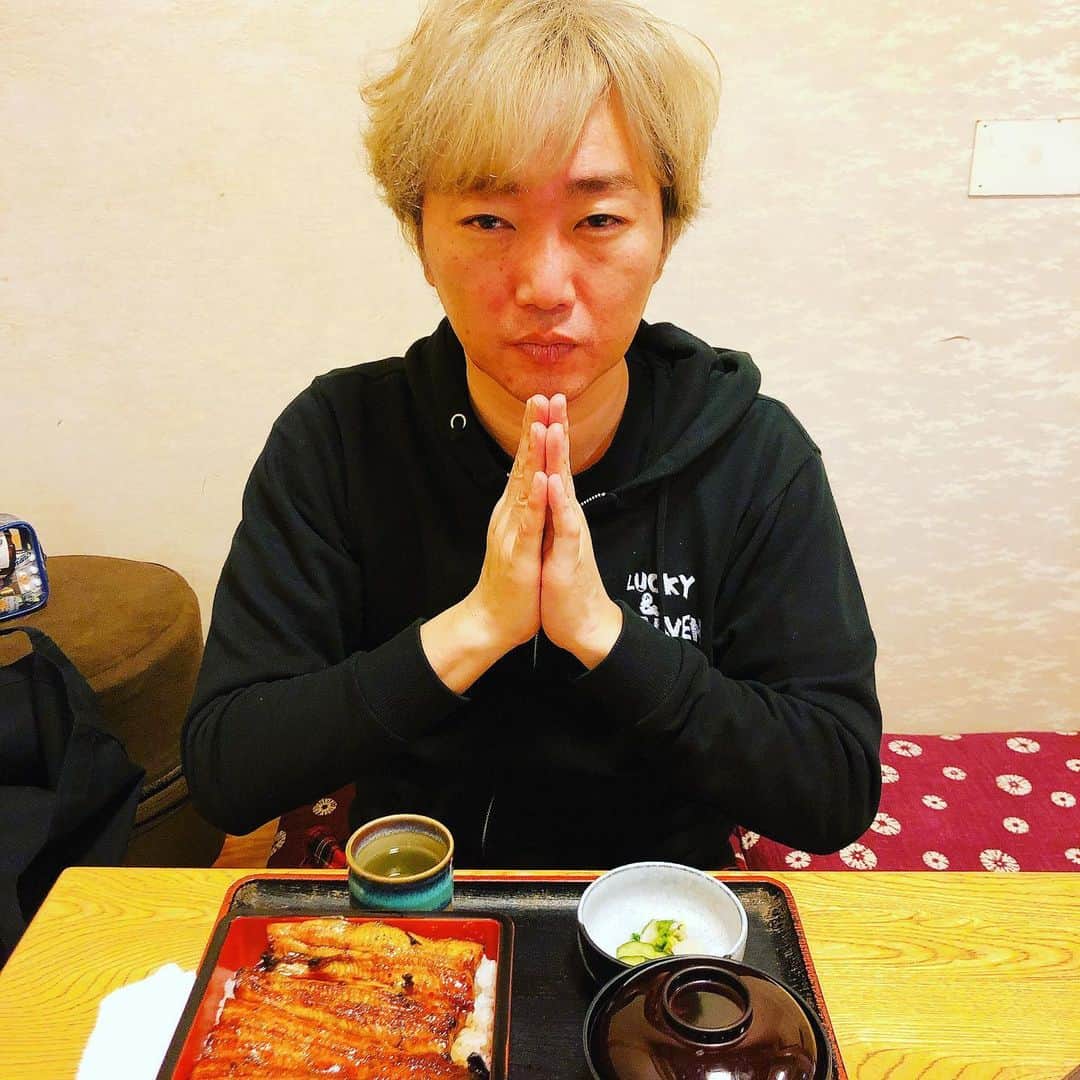 小沢一敬さんのインスタグラム写真 - (小沢一敬Instagram)「うな重とバラ色の人生」12月30日 13時28分 - ozawakazuhiro