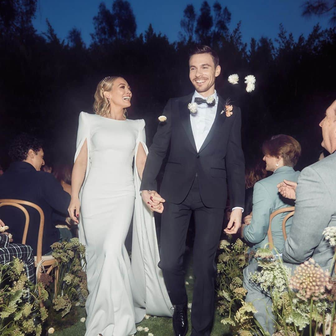 ヒラリー・ダフさんのインスタグラム写真 - (ヒラリー・ダフInstagram)「Over a week ago I married this handsome devil. Love you @matthewkoma so grateful that I found the one person that gets sad at Christmas too. Now I don’t have to be alone. ♥️」12月30日 13時42分 - hilaryduff