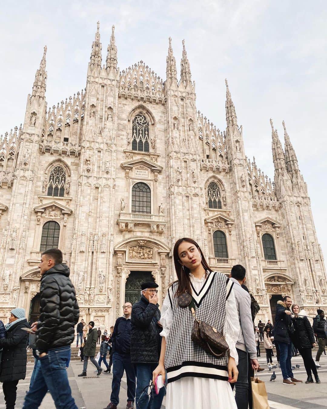 のインスタグラム：「最終日に少し時間があったので、Duomo 見に行けました😍❤️」