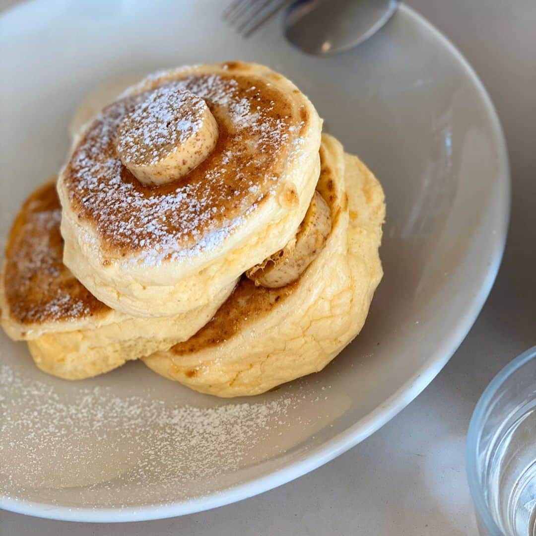 大浦育子さんのインスタグラム写真 - (大浦育子Instagram)「久しぶりに食べたbillsのパンケーキ🥞周りの友達がみんな娘を可愛がってくれるから、最近色んなところに連れてお出かけできるようになりました🥺🙏✨ . . #赤ちゃん#育児#子連れ #新米ママ#娘#女の子ママ #ママ#令和ベイビー#子育て#生後2ヶ月#第一子#baby#mama #bills#パンケーキ#🥞」12月30日 13時43分 - ikuko_oura