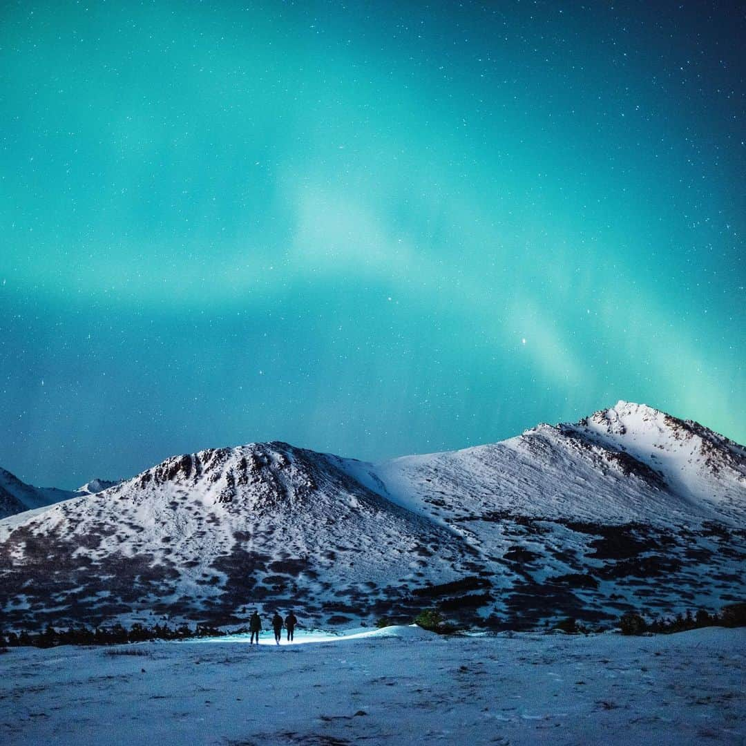 Alex Strohlさんのインスタグラム写真 - (Alex StrohlInstagram)「Looking through the archive I found this photo I shot on my first assignment for Canon in 2014. Took a big gamble on Alaska to find northern lights early in the season and ended up lucking out on the last day of the shoot... Was so relieved and pumped to see them for the first time.」12月30日 13時59分 - alexstrohl