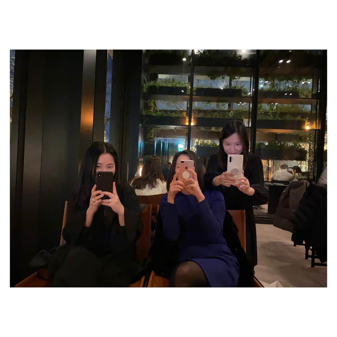 パク・ソルミさんのインスタグラム写真 - (パク・ソルミInstagram)「셋이 저렇게 열심히 찍었건만....🥶 #나는심령인가」12月31日 1時08分 - park_solmi