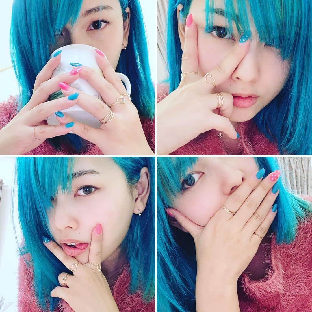 小林マイカさんのインスタグラム写真 - (小林マイカInstagram)「てへぺろ  #ターコイズブルー　#bluehair #followｍe #selfie #haircolor #turquoiseblue」12月31日 1時11分 - maika.kob